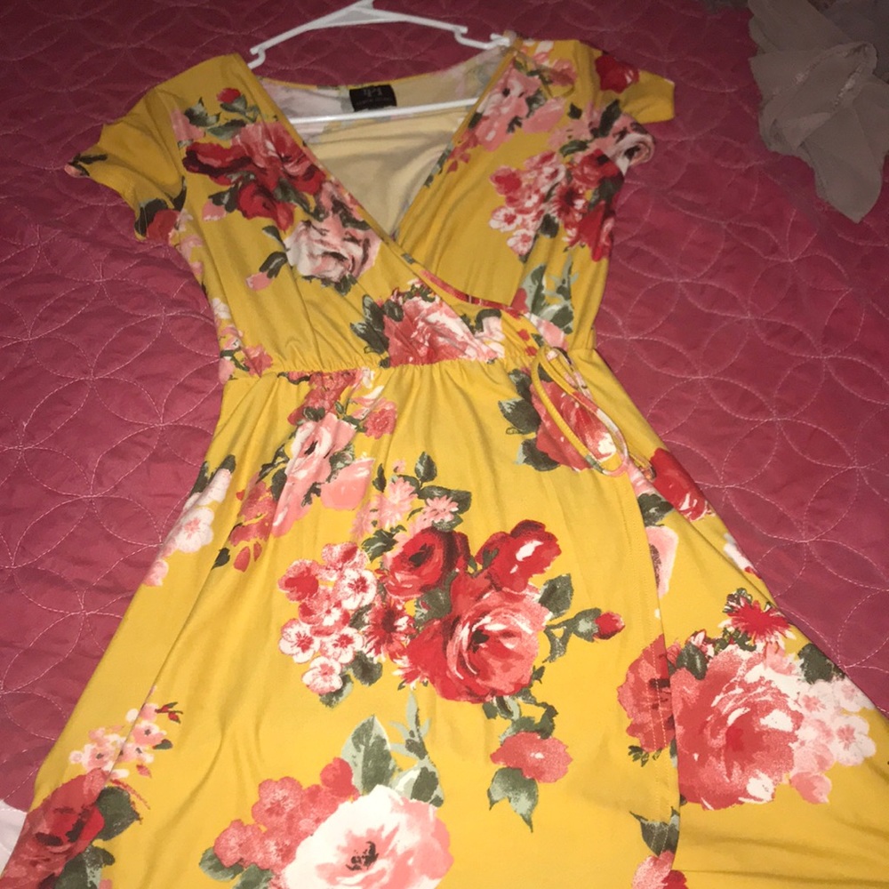 Nice yellow dress.